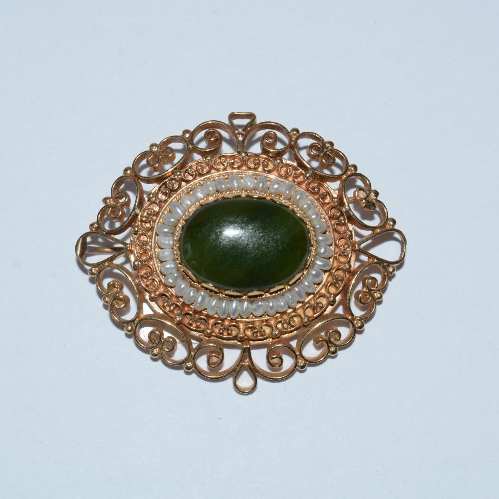 Nephrite Pin