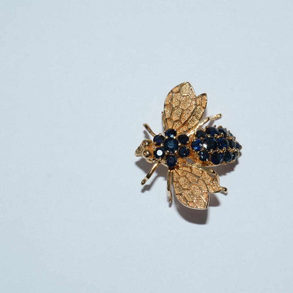 Sapphire Gold Fly Pin
