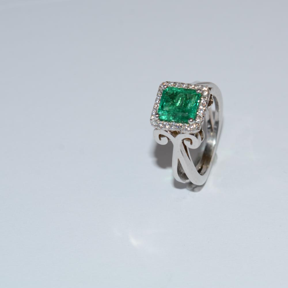 Colombian Emerald Diamond Ring