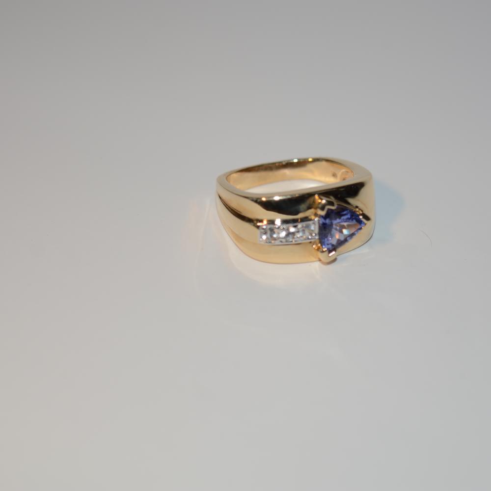 Tanzanite Gold Ring